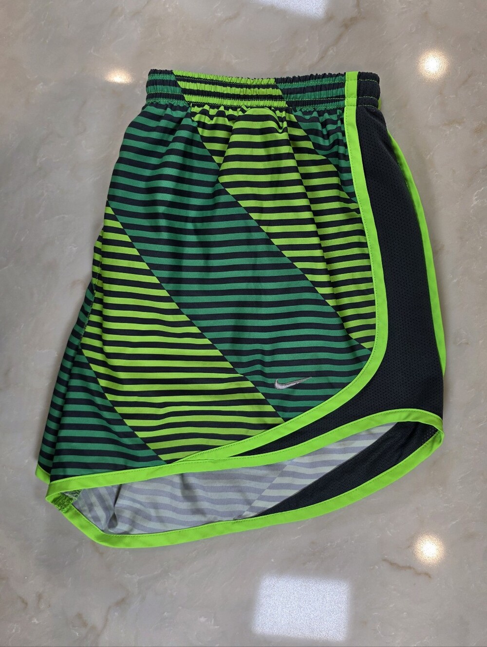 Nike Tempo Women's Mid-Rise 3" Brief-Lined Stripe Running Shorts - L